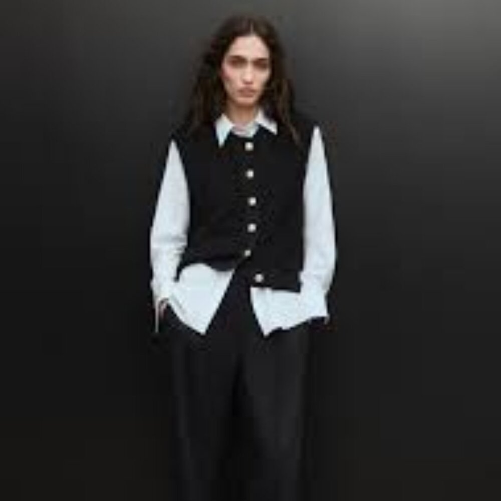 NWT Cyrus NYC Black Contrast Piping Sleeveless knit Sweater Vest , sz M